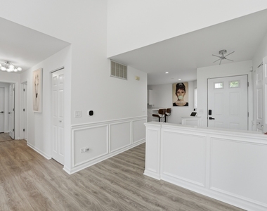 1117 Hawthorne Lane - Photo Thumbnail 3