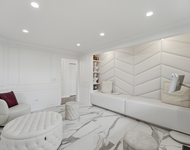 1117 Hawthorne Lane - Photo Thumbnail 7