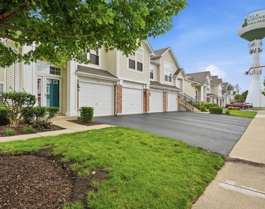 1117 Hawthorne Lane - Photo Thumbnail 2