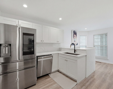 1117 Hawthorne Lane - Photo Thumbnail 16