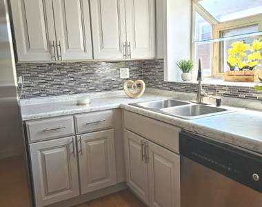 7526 N Ridge Boulevard - Photo Thumbnail 6