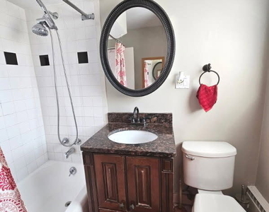 7526 N Ridge Boulevard - Photo Thumbnail 10