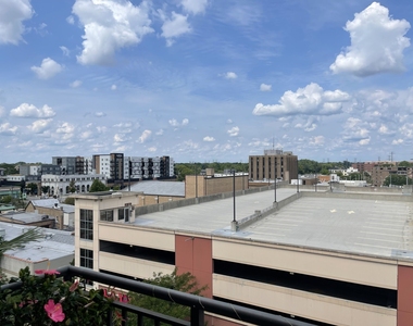 647 Metropolitan Way - Photo Thumbnail 1