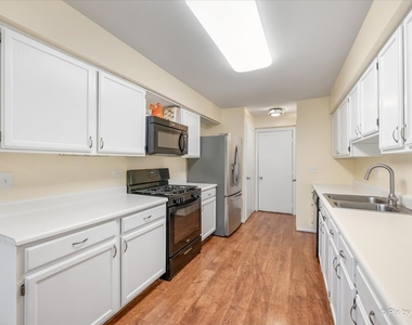453 Village Creek Drive - Photo Thumbnail 8