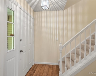 453 Village Creek Drive - Photo Thumbnail 3
