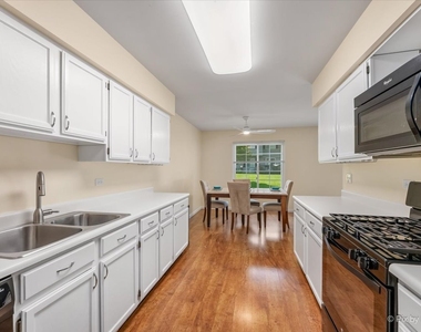 453 Village Creek Drive - Photo Thumbnail 11