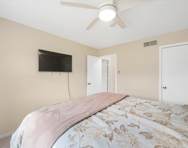453 Village Creek Drive - Photo Thumbnail 15