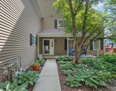 453 Village Creek Drive - Photo Thumbnail 2