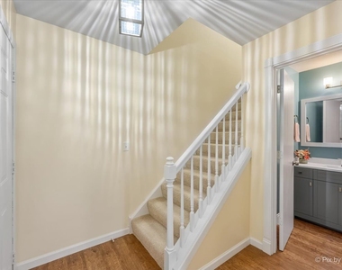 453 Village Creek Drive - Photo Thumbnail 12