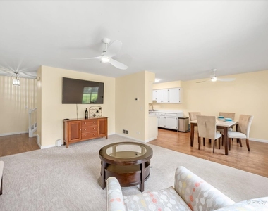 453 Village Creek Drive - Photo Thumbnail 5