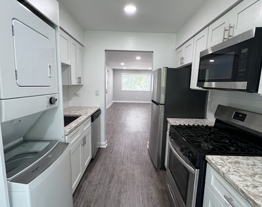 224 E Rimini Court - Photo Thumbnail 3