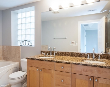 906 W Barry Avenue - Photo Thumbnail 8