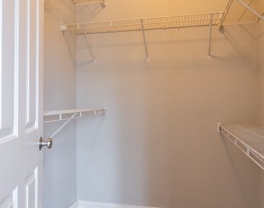 906 W Barry Avenue - Photo Thumbnail 7