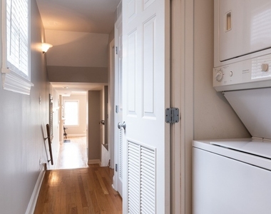 906 W Barry Avenue - Photo Thumbnail 10