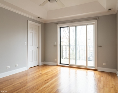 906 W Barry Avenue - Photo Thumbnail 6