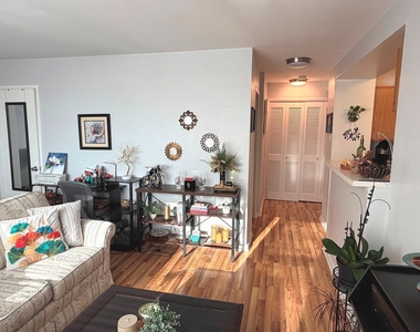 2909 N Sheridan Road - Photo Thumbnail 5