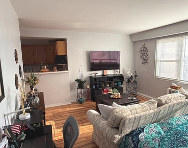 2909 N Sheridan Road - Photo Thumbnail 4