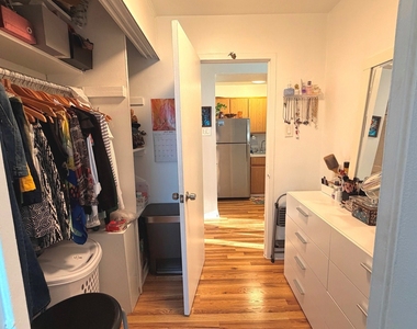 2909 N Sheridan Road - Photo Thumbnail 9