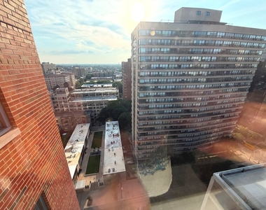 2909 N Sheridan Road - Photo Thumbnail 2