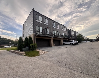 1212 Quadrant Lane - Photo Thumbnail 2