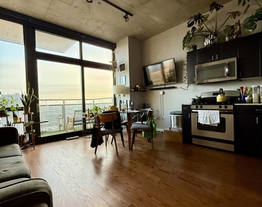 235 W Van Buren Street - Photo Thumbnail 10