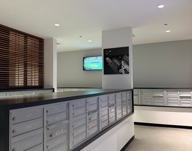 235 W Van Buren Street - Photo Thumbnail 2