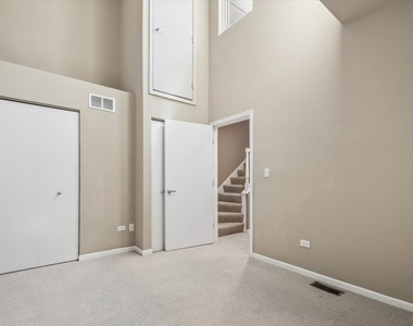 960 N Crosby Street - Photo Thumbnail 13