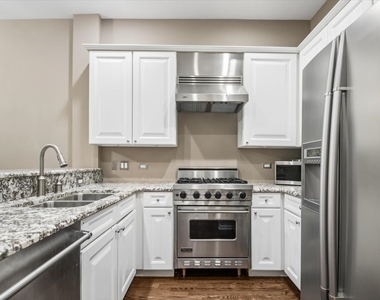 960 N Crosby Street - Photo Thumbnail 6