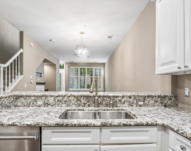 960 N Crosby Street - Photo Thumbnail 8