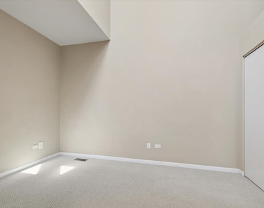 960 N Crosby Street - Photo Thumbnail 12