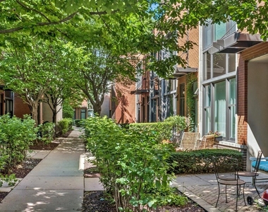 960 N Crosby Street - Photo Thumbnail 16