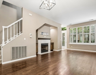 960 N Crosby Street - Photo Thumbnail 3