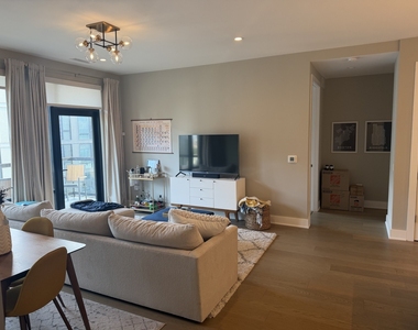 1701 W Webster Avenue - Photo Thumbnail 3