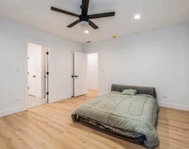 1535 W Estes Avenue - Photo Thumbnail 17