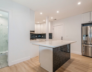 1535 W Estes Avenue - Photo Thumbnail 7