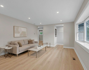 1055 N Bluebonnet Lane - Photo Thumbnail 3