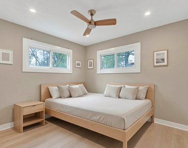 1055 N Bluebonnet Lane - Photo Thumbnail 11