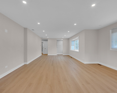 1055 N Bluebonnet Lane - Photo Thumbnail 17