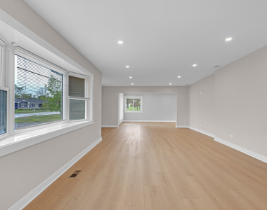 1055 N Bluebonnet Lane - Photo Thumbnail 15