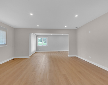 1055 N Bluebonnet Lane - Photo Thumbnail 16