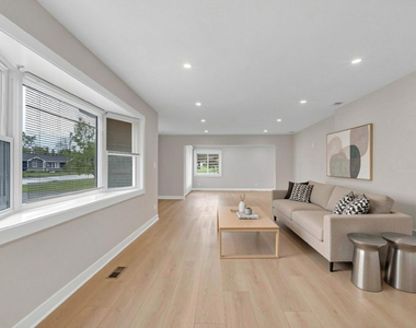 1055 N Bluebonnet Lane - Photo Thumbnail 2