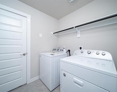 7411 Victoria Brook Trace - Photo Thumbnail 16