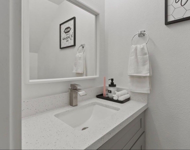 7608 Easter Street - Photo Thumbnail 9