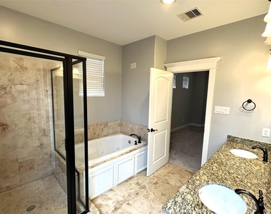 321 W 26th Street - Photo Thumbnail 14