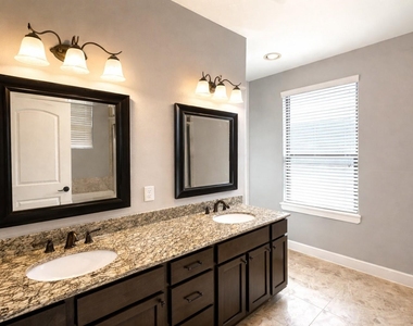 321 W 26th Street - Photo Thumbnail 13