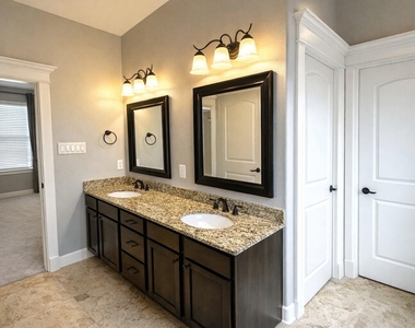 321 W 26th Street - Photo Thumbnail 12