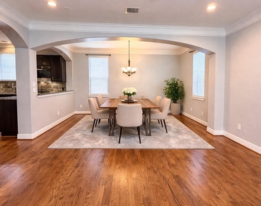 321 W 26th Street - Photo Thumbnail 4