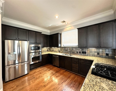 321 W 26th Street - Photo Thumbnail 7
