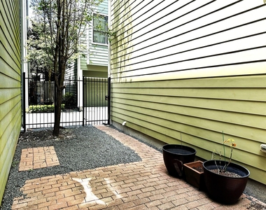 321 W 26th Street - Photo Thumbnail 23