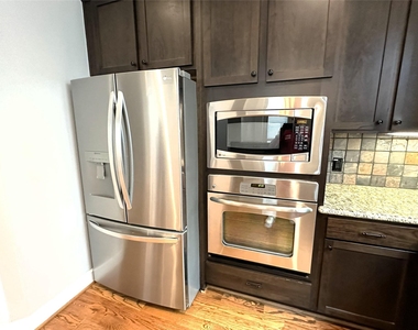 321 W 26th Street - Photo Thumbnail 8